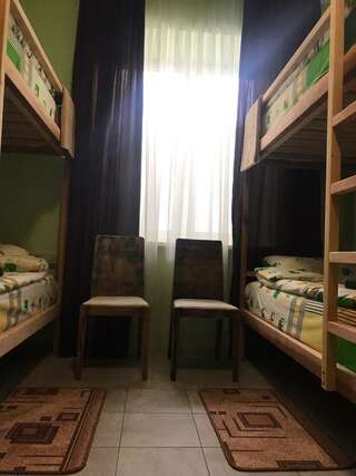 Хостелы Hostel 13 Харьков Спальное место на двухъярусной кровати в общем номере для мужчин и женщин-5