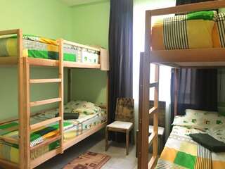 Хостелы Hostel 13 Харьков Спальное место на двухъярусной кровати в общем номере для мужчин и женщин-6