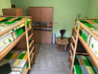 Хостелы Hostel 13 Харьков Спальное место на двухъярусной кровати в общем номере для мужчин и женщин-3